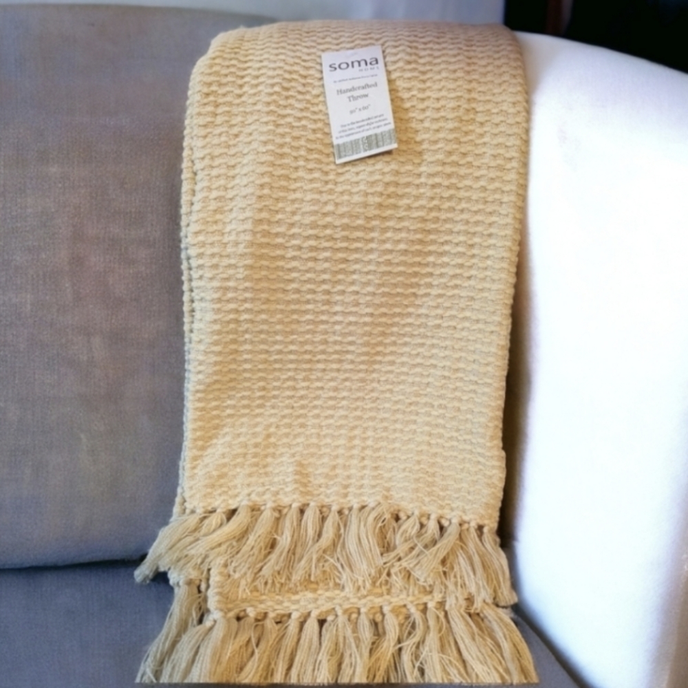 SOMA Handcrafted decorative throw blanket
